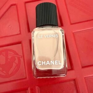 CHANEL Le Vernis Nail Color in Organdí 504